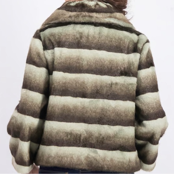 Calvin Klein ladies Faux Fur Stripe Jacket, Grey ombré size L Never worn v - Picture 3 of 9